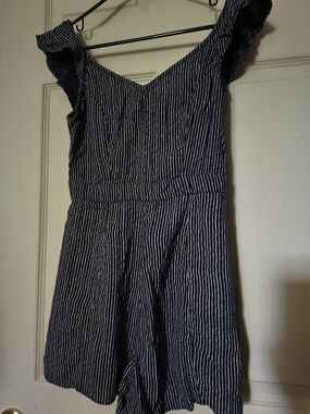 Romper American Eagle Outfitters With Zipper Back And Peek A Boo 🫟